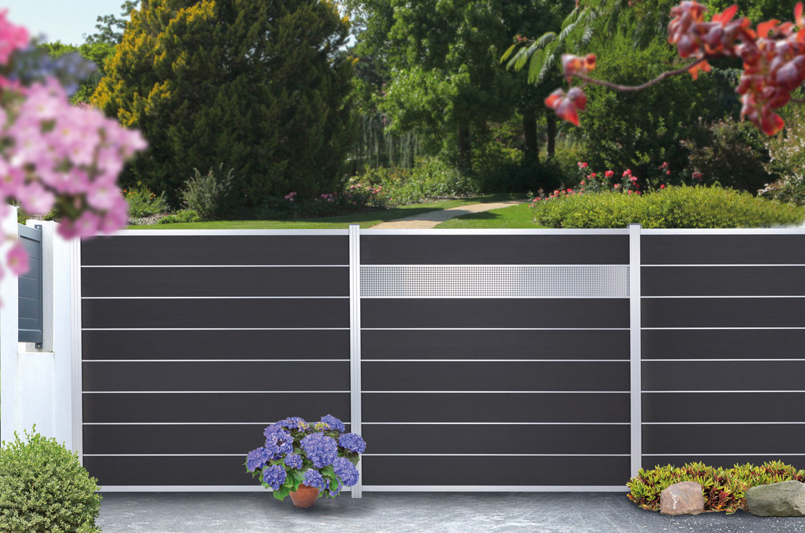 Ambiente mit GOTLAND-Serie WPC-Steckzaunsystem