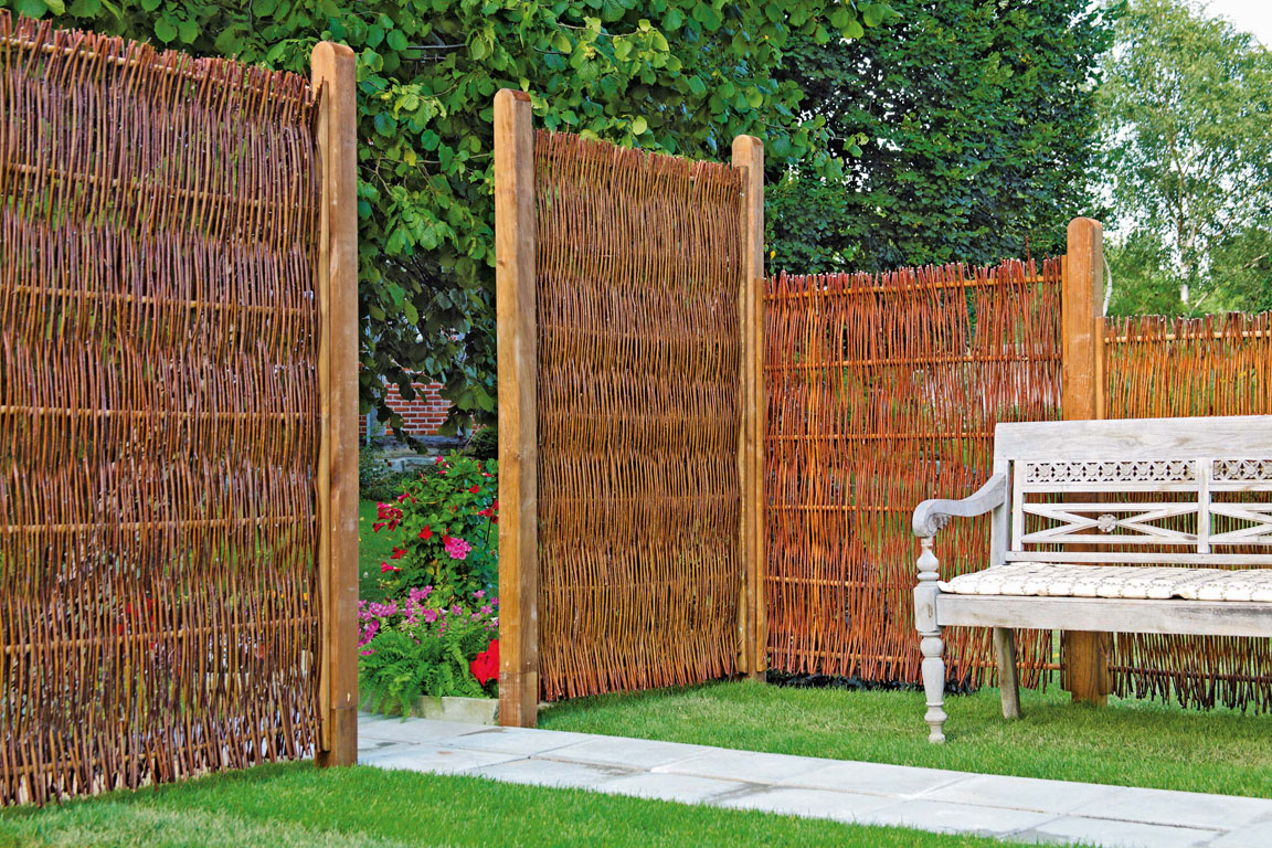 Ambiente mit FUEGO Weidengeflechtzaun