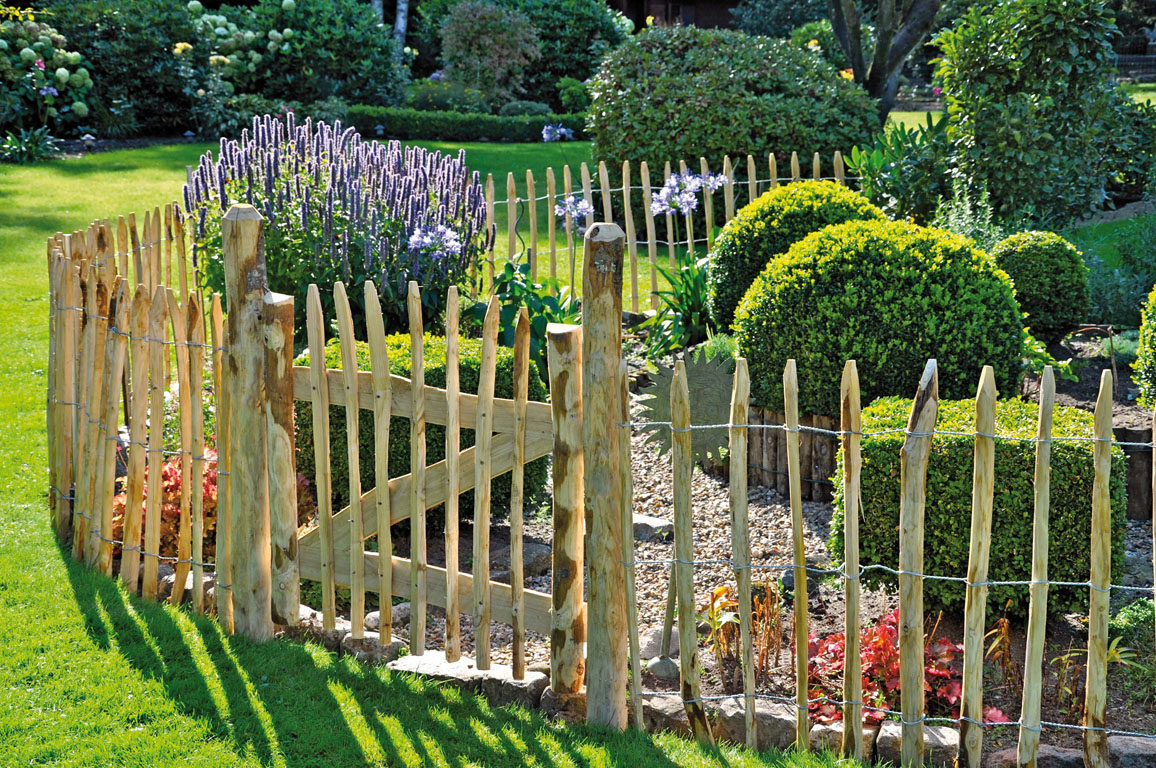 Ambiente mit ROLLO-Lattenzaun