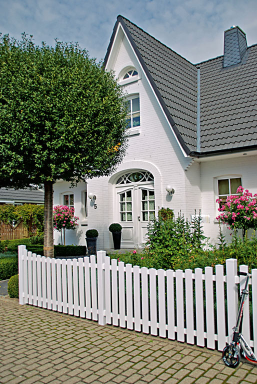 Ambiente mit LIGHTLINE Vorgarten Tiefbogen, weiß