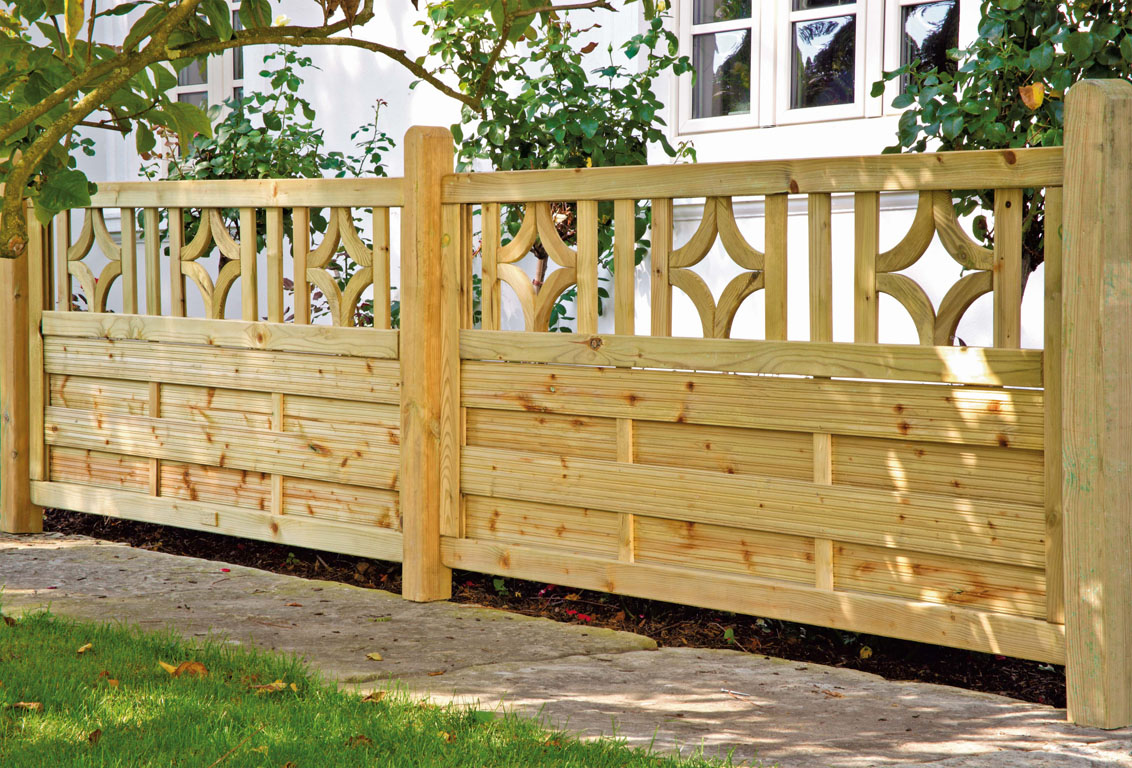 Ambiente mit Antikzaun-Serie