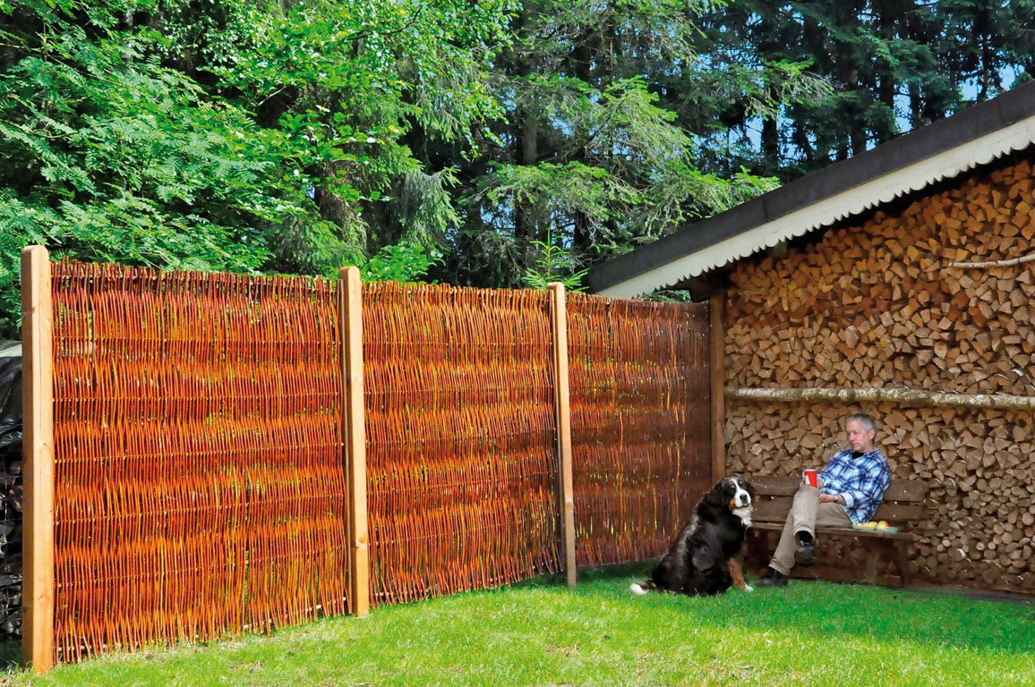 Ambiente mit FUEGO Weidengeflechtzaun