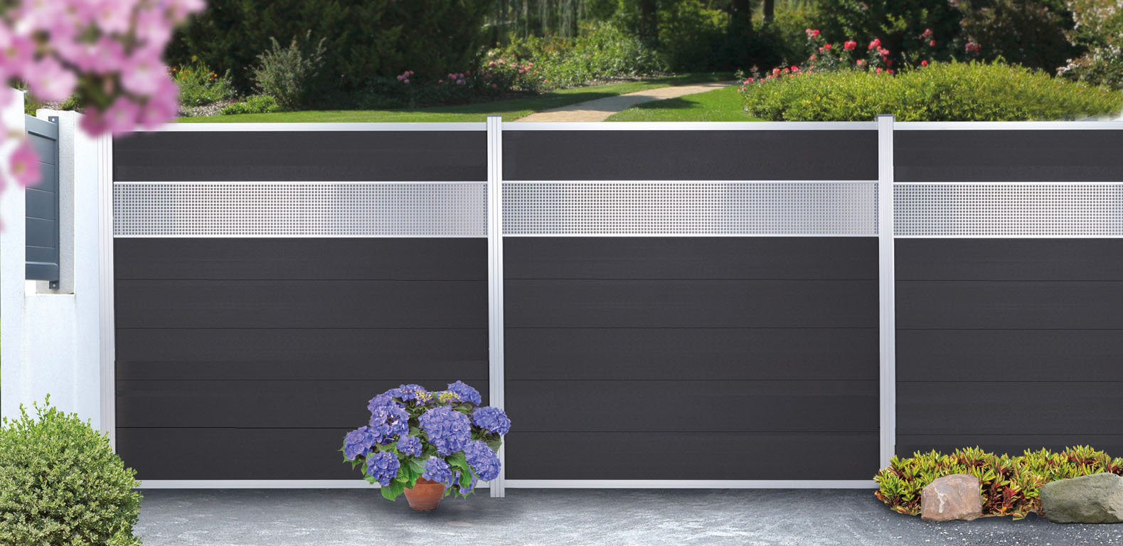 Ambiente mit TJÖRN -Serie WPC-Steckzaunsystem